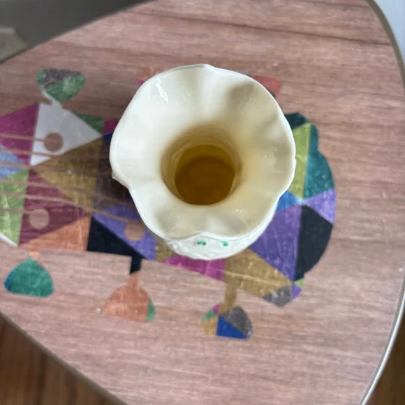 Belleek Shamrock Vintage Porcelain Vase #0857, 6th Mark, Made in Ireland, Cream - Picture 7 of 8